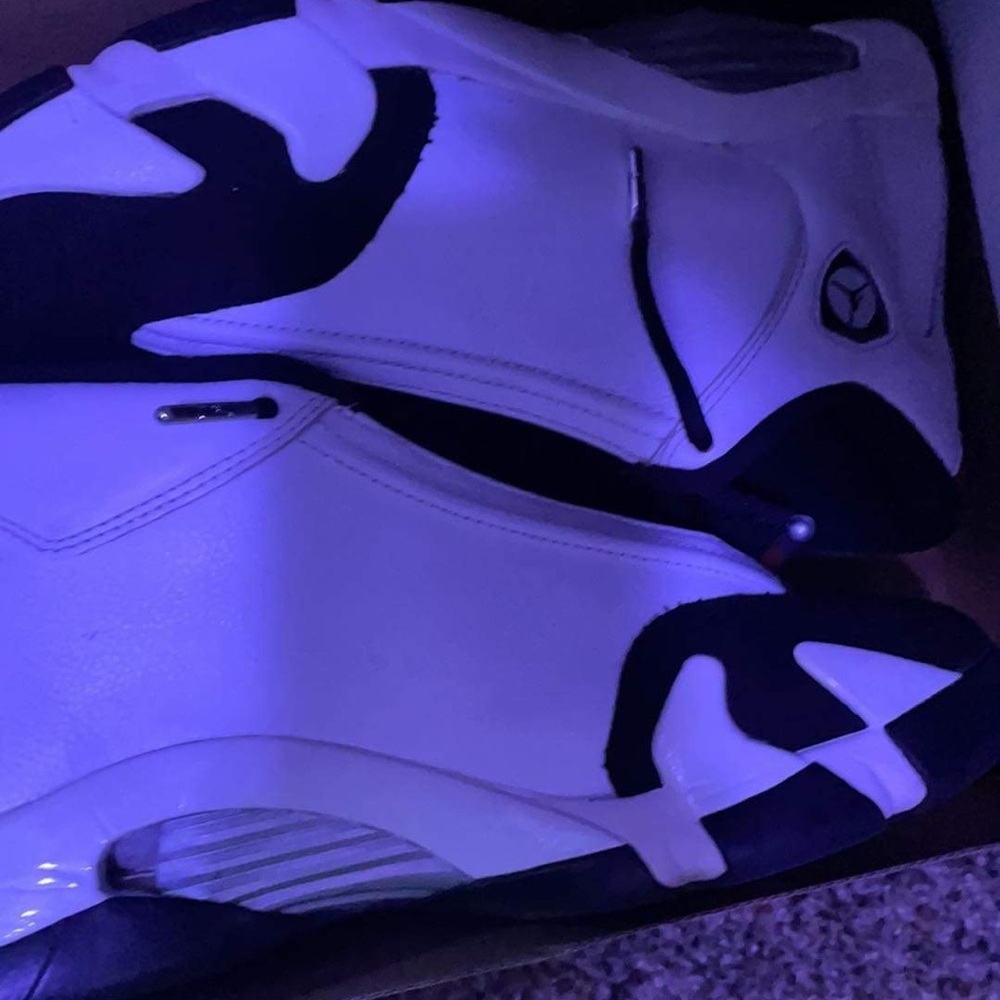 Retros - Picture 5 of 16
